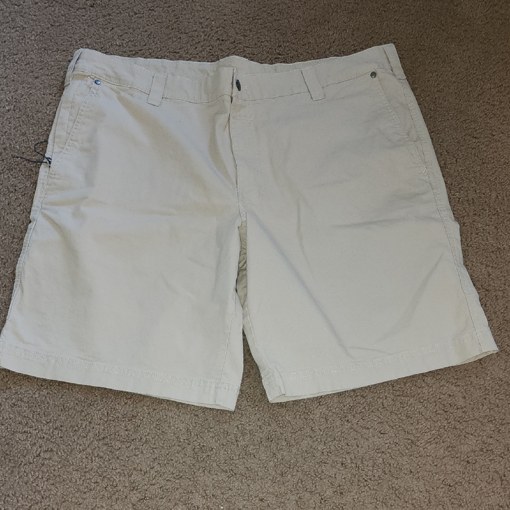Columbia Men's Khaki Shorts